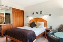 Premier Inn Premier Inn Heathrow Airport Terminal 4 Стэнвэлл Экстерьер фото